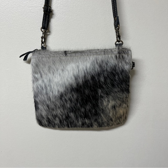 Purse-Myra black leather & mix of white, blk, tan hair. 7”x7.5”. 45” strap EUC - Picture 4 of 10